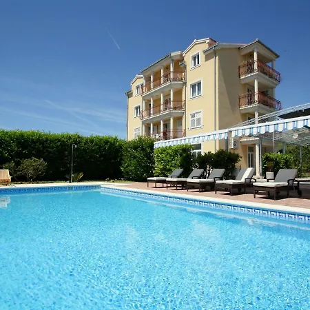Apartment In Trogir 6147A