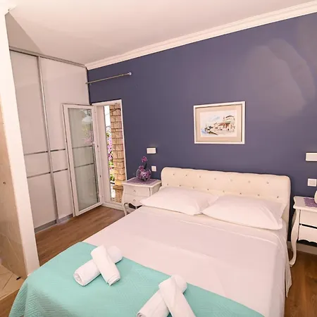 Apartment Apartment In Trogir 6147A *