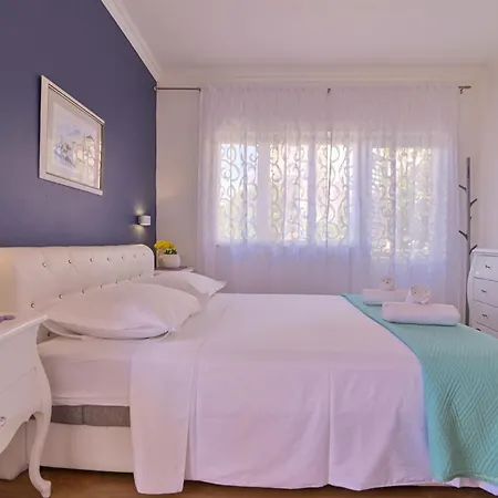Apartment Apartment In Trogir 6147A *