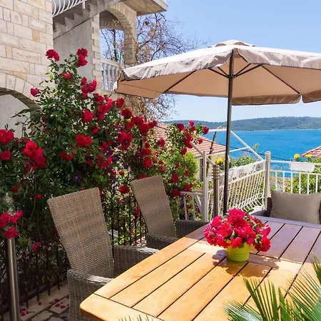 Apartment In Trogir 6147A * تروغير