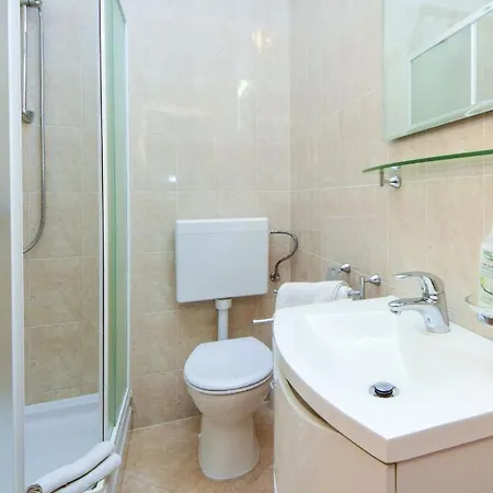 Apartment In Trogir 6147A شقة تروغير