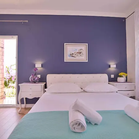 Apartment In Trogir 6147A *